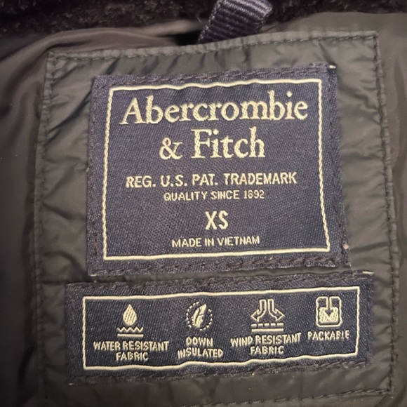 ❌SOLD❌ A&F Lightweight Down Filled Packable Puffer - Picture 4 of 4